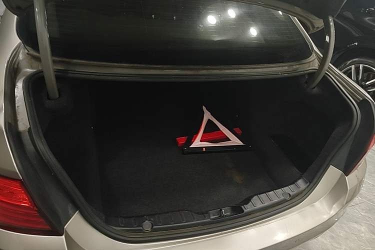 Used BMW 5 Series 2014 520i Elegant Edition Trunk