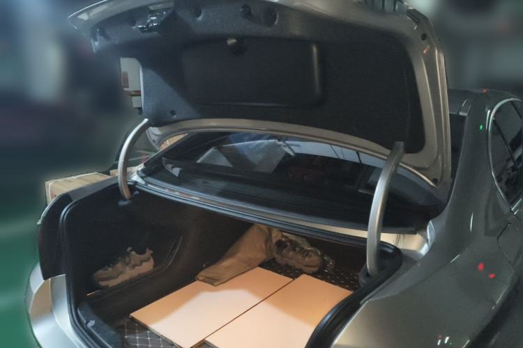 Used BMW 5 Series 2014 525Li Leading Model Trunk