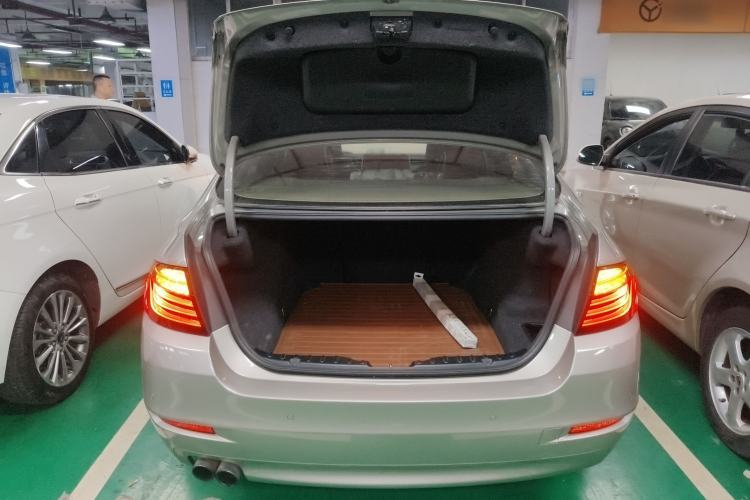 Used BMW 5 Series 2014 520i Elegant Edition Trunk