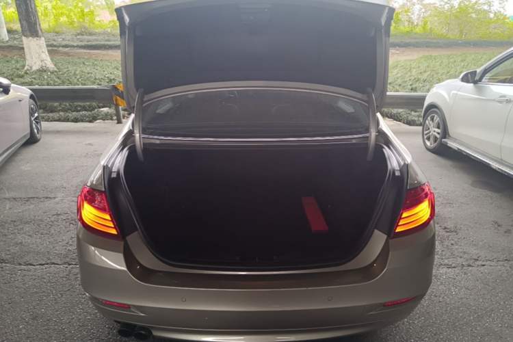 Used BMW 5 Series 2014 525Li Leading Model Trunk