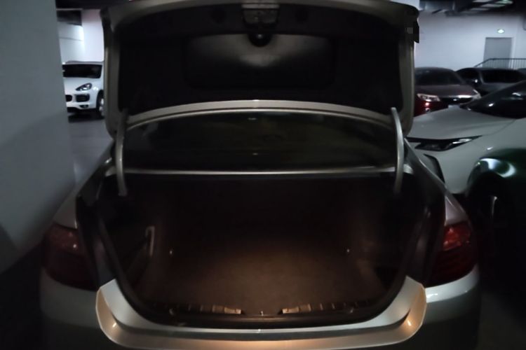 Used BMW 5 Series 2014 530Li Leading Model Trunk