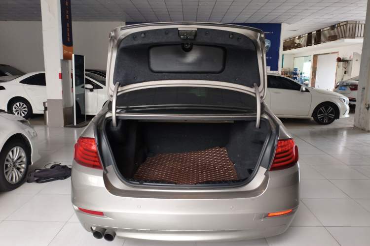 Used BMW 5 Series 2014 520i Elegant Edition Trunk
