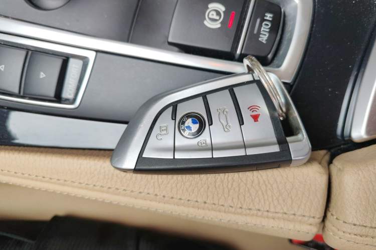 Used BMW 5 Series 2014 520i Elegant Edition Vehicle Key