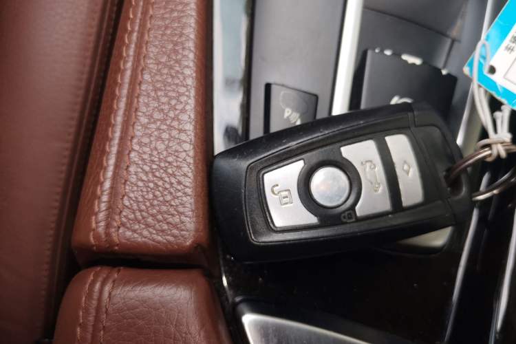 Used BMW 5 Series 2014 528Li Leading Model Vehicle Key