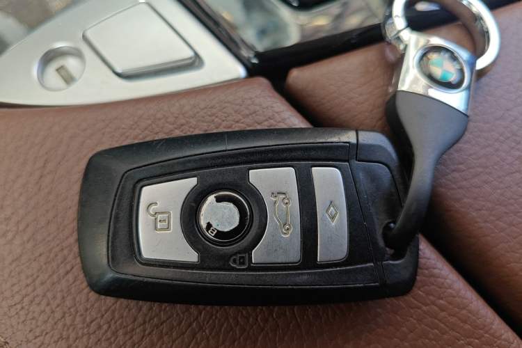 Used BMW 5 Series 2014 520i Elegant Edition Vehicle Key