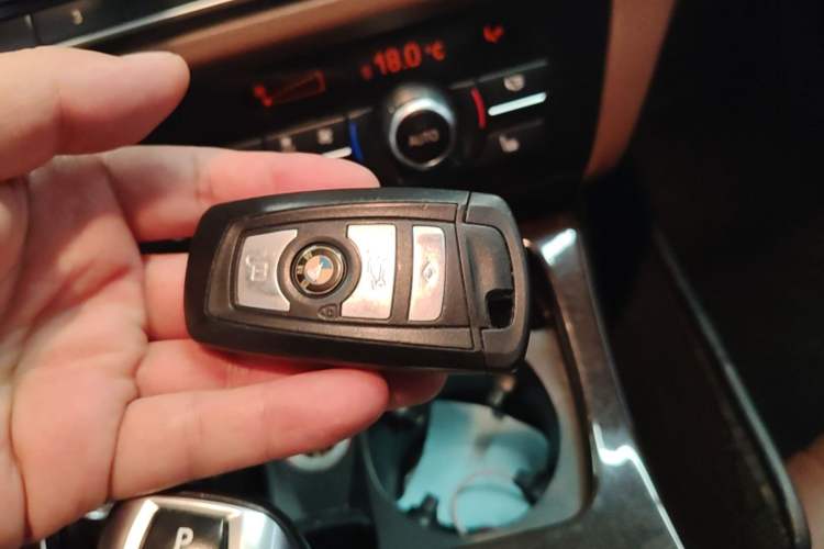 Used BMW 5 Series 2014 528Li xDrive Premium Edition Vehicle Key