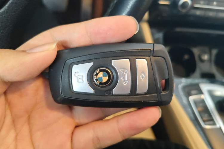 Used BMW 5 Series 2014 520i Elegant Edition Vehicle Key