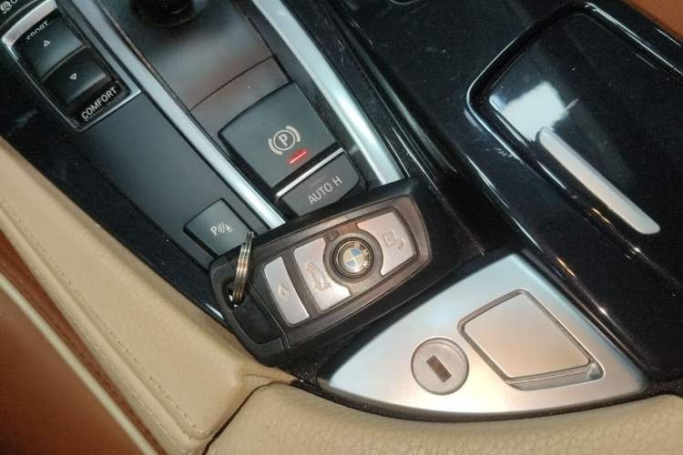 Used BMW 5 Series 2014 520i Elegant Edition Vehicle Key
