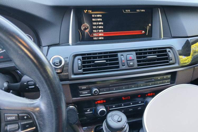 Used BMW 5 Series 2014 525Li Luxury Design Package Audio And AC Panel