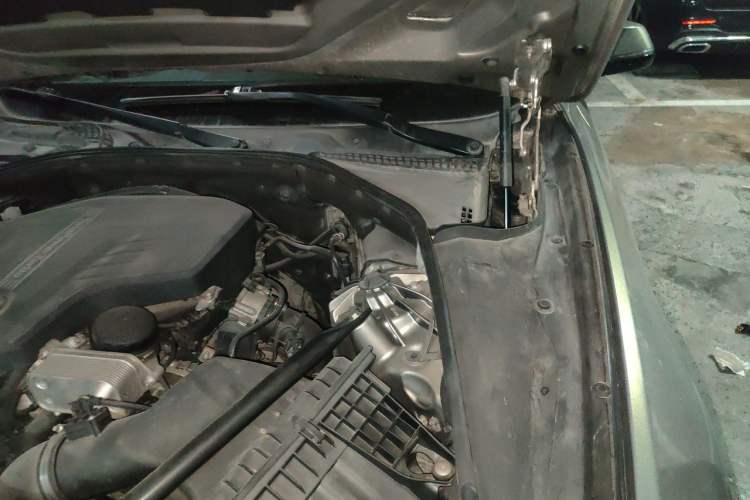 Used BMW 5 Series 2014 525Li Leading Model Engine Bay Left