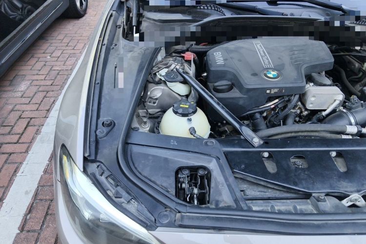 Used BMW 5 Series 2014 525Li Luxury Design Package Engine Bay Right