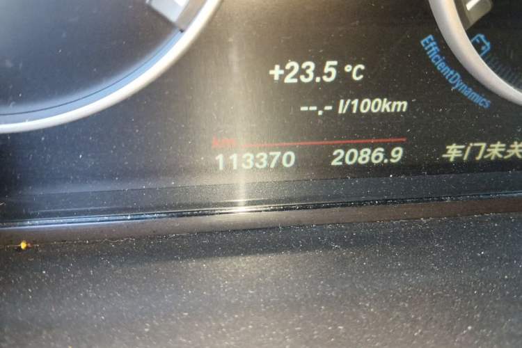 Used BMW 5 Series 2014 525Li Luxury Design Package Odometer Close Up