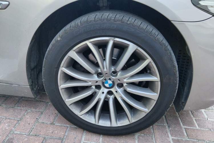 Used BMW 5 Series 2014 525Li Luxury Design Package Right Front Wheel Hub