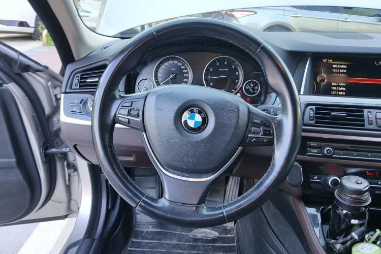 Used BMW 5 Series 2014 525Li Luxury Design Package Steering Wheel
