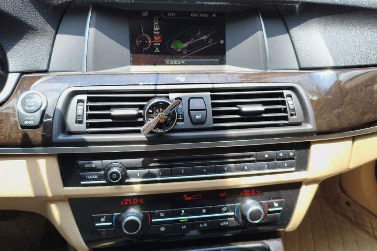 Used BMW 5 Series 2014 525Li Leading Model Audio And AC Panel