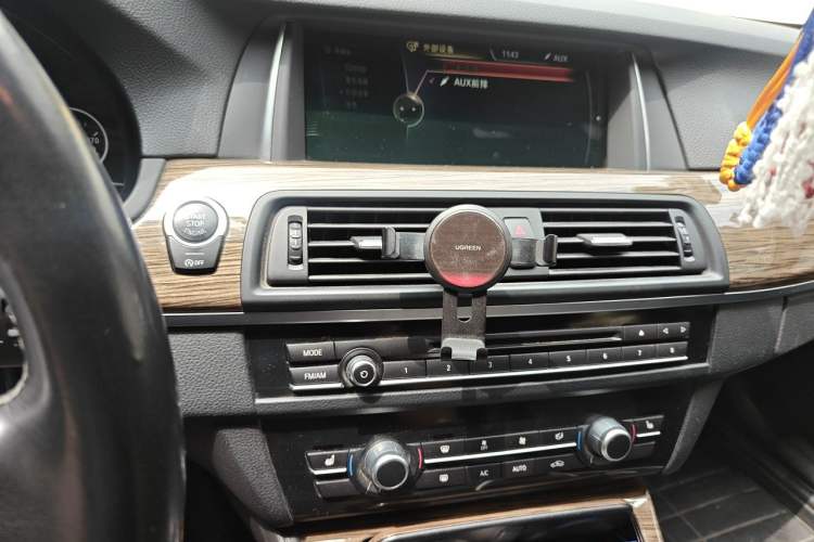 Used BMW 5 Series 2014 525Li Fashion Design Package Audio And AC Panel