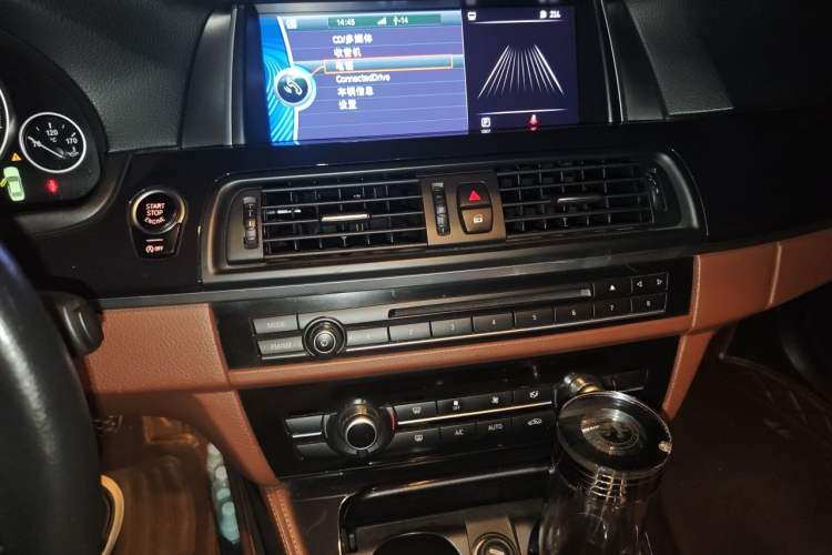 Used BMW 5 Series 2014 520i Elegant Edition Audio And AC Panel