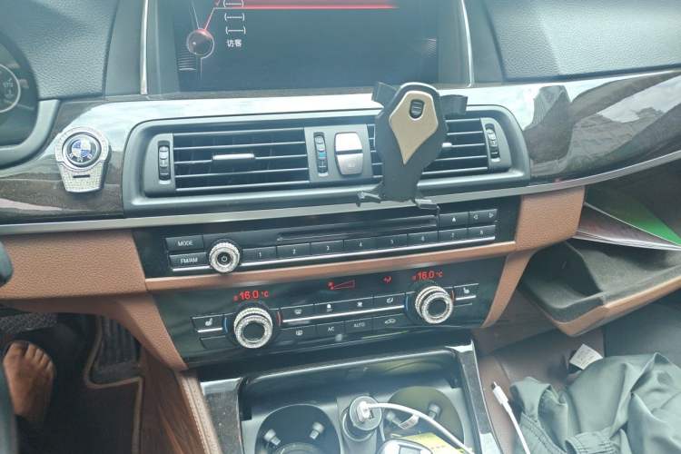 Used BMW 5 Series 2014 525Li Leading Model Audio And AC Panel