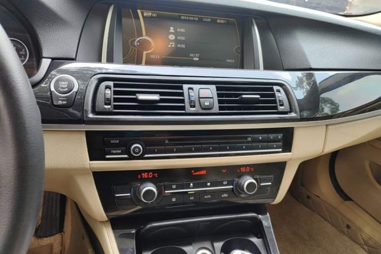 Used BMW 5 Series 2014 520Li Elegant Model Audio And AC Panel