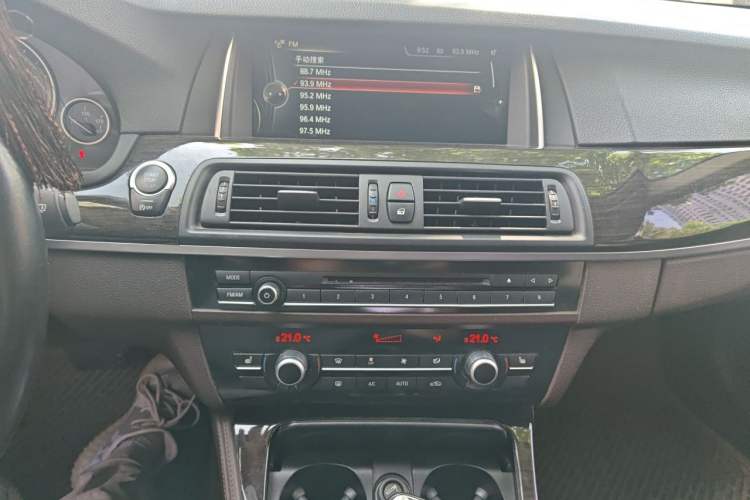 Used BMW 5 Series 2014 525Li Luxury Design Package Audio And AC Panel