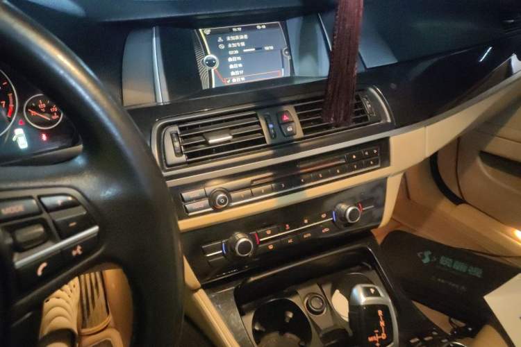 Used BMW 5 Series 2014 520Li Elegant Model Audio And AC Panel