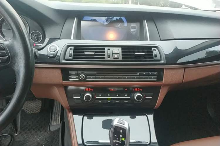 Used BMW 5 Series 2014 520Li Elegant Model Audio And AC Panel