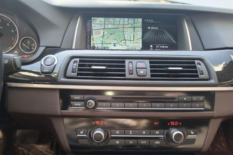 Used BMW 5 Series 2014 525Li Luxury Design Package Audio And AC Panel
