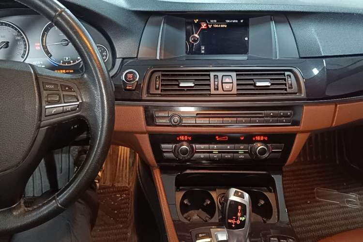 Used BMW 5 Series 2014 520Li Elegant Model Audio And AC Panel