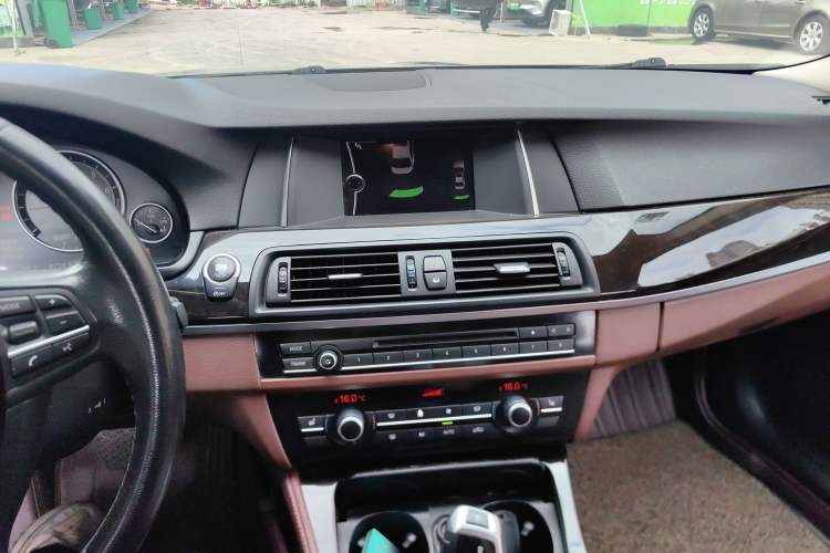Used BMW 5 Series 2014 525Li Leading Model Audio And AC Panel