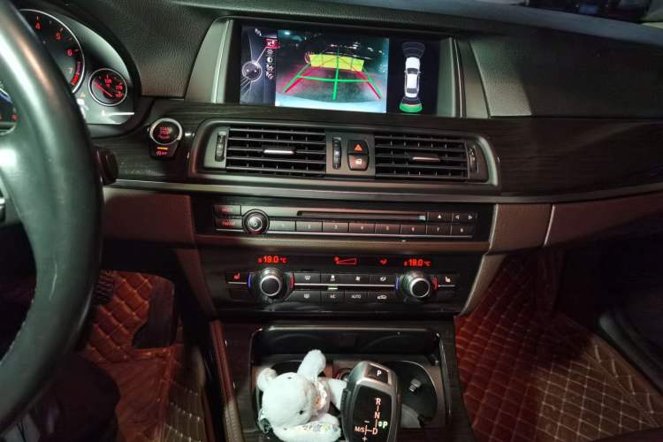 Used BMW 5 Series 2014 525Li Luxury Design Package Audio And AC Panel
