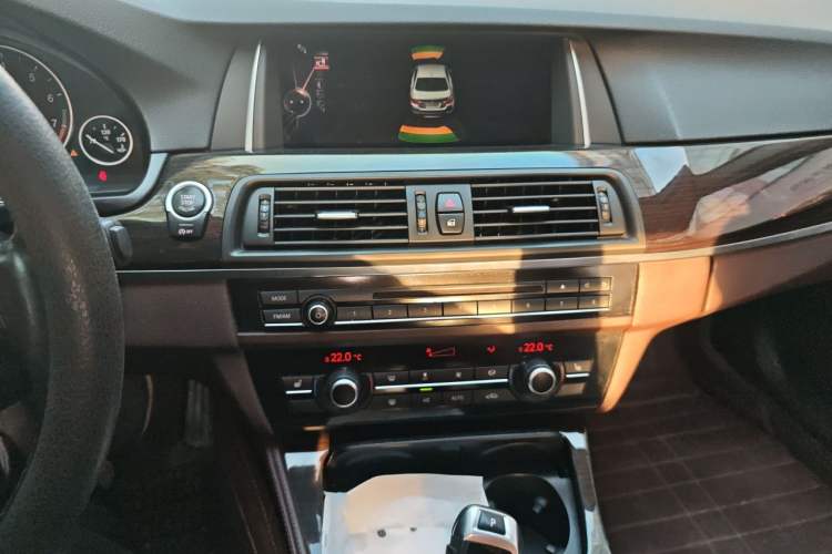 Used BMW 5 Series 2014 525Li Fashion Design Package Audio And AC Panel
