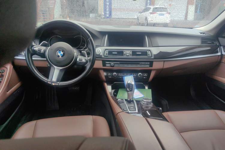 Used BMW 5 Series 2014 528Li Leading Model Center Console