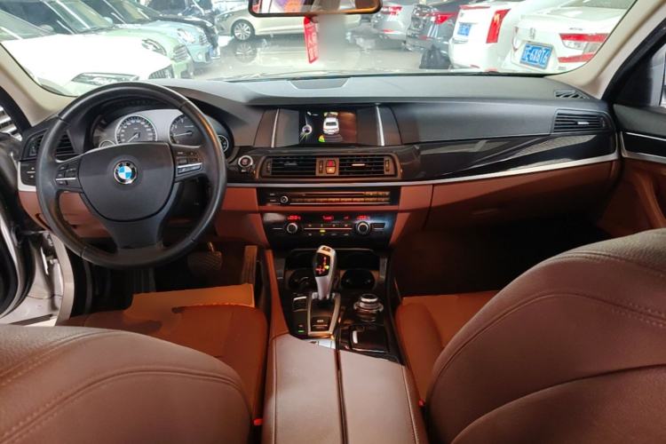 Used BMW 5 Series 2014 520Li Elegant Model Center Console