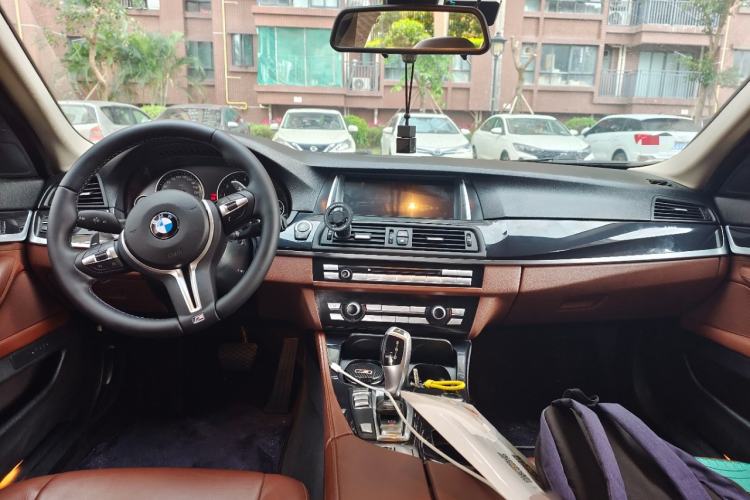 Used BMW 5 Series 2014 520Li Elegant Model Center Console