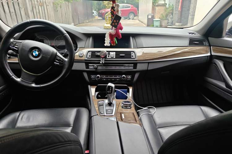 Used BMW 5 Series 2014 525Li Fashion Design Package Center Console