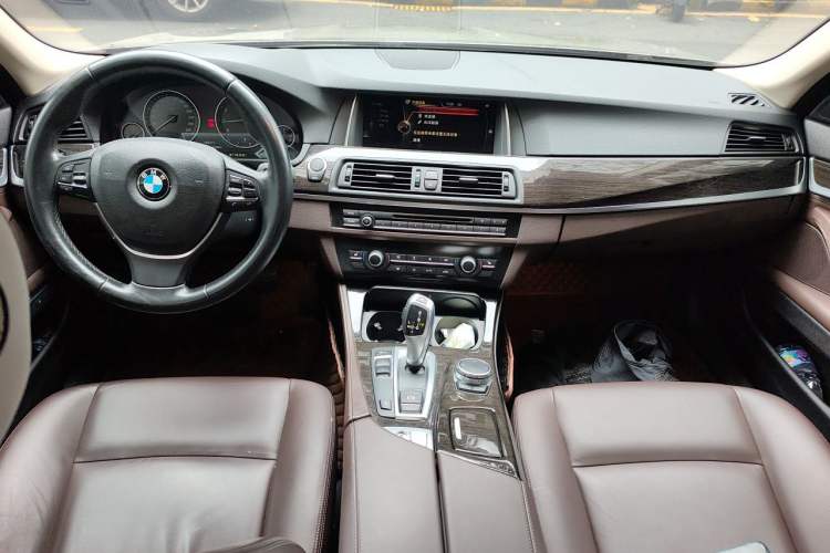 Used BMW 5 Series 2014 525Li Luxury Design Package Center Console