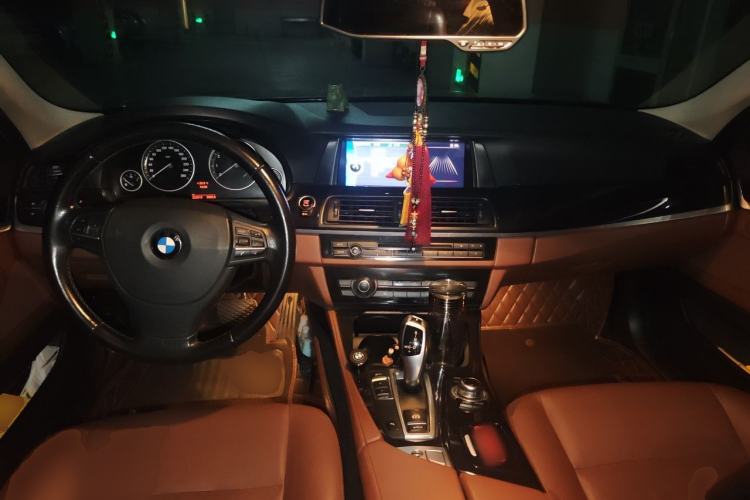 Used BMW 5 Series 2014 520i Elegant Edition Center Console