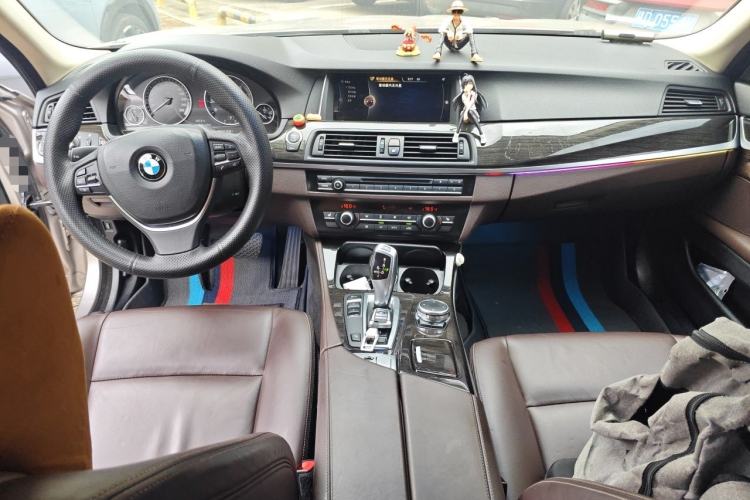 Used BMW 5 Series 2014 525Li Luxury Design Package Center Console