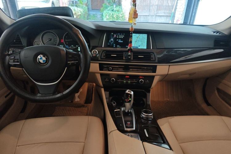 Used BMW 5 Series 2014 525Li Luxury Design Package Center Console