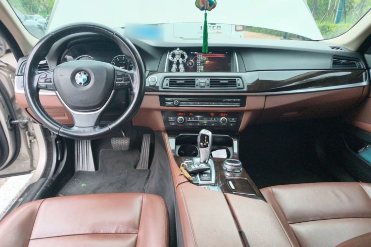 Used BMW 5 Series 2014 528Li xDrive Luxury Design Package Center Console