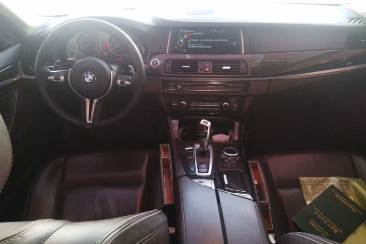 Used BMW 5 Series 2014 525Li Luxury Design Package Center Console