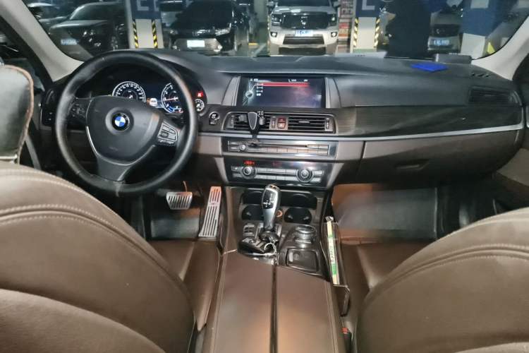 Used BMW 5 Series 2014 525Li Luxury Design Package Center Console