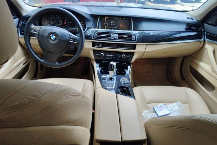 Used BMW 5 Series 2014 520Li Elegant Model Center Console