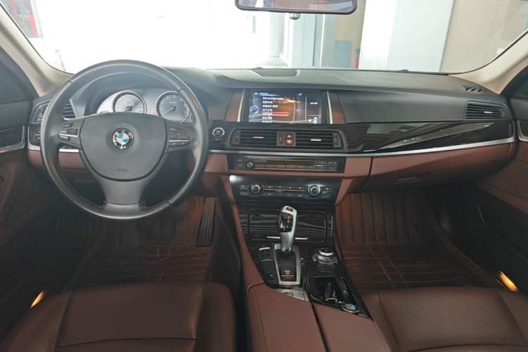 Used BMW 5 Series 2014 525Li Leading Model Center Console