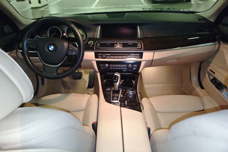 Used BMW 5 Series 2014 535Li Leading Model Center Console