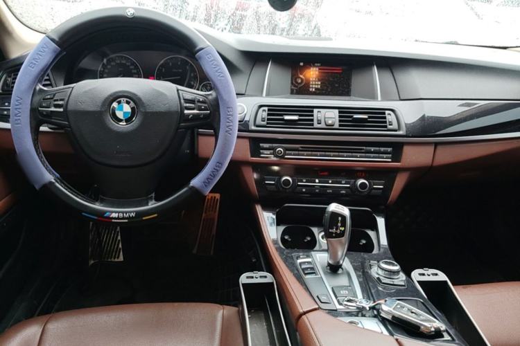 Used BMW 5 Series 2014 520Li Elegant Model Center Console