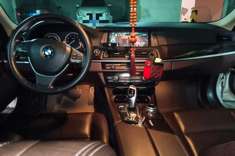 Used BMW 5 Series 2014 525Li Luxury Design Package Center Console