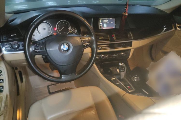 Used BMW 5 Series 2014 520Li Elegant Model Center Console