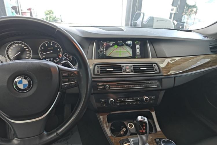 Used BMW 5 Series 2014 535Li Leading Model Center Console