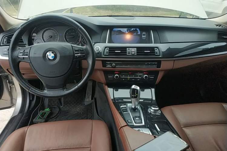 Used BMW 5 Series 2014 520Li Elegant Model Center Console